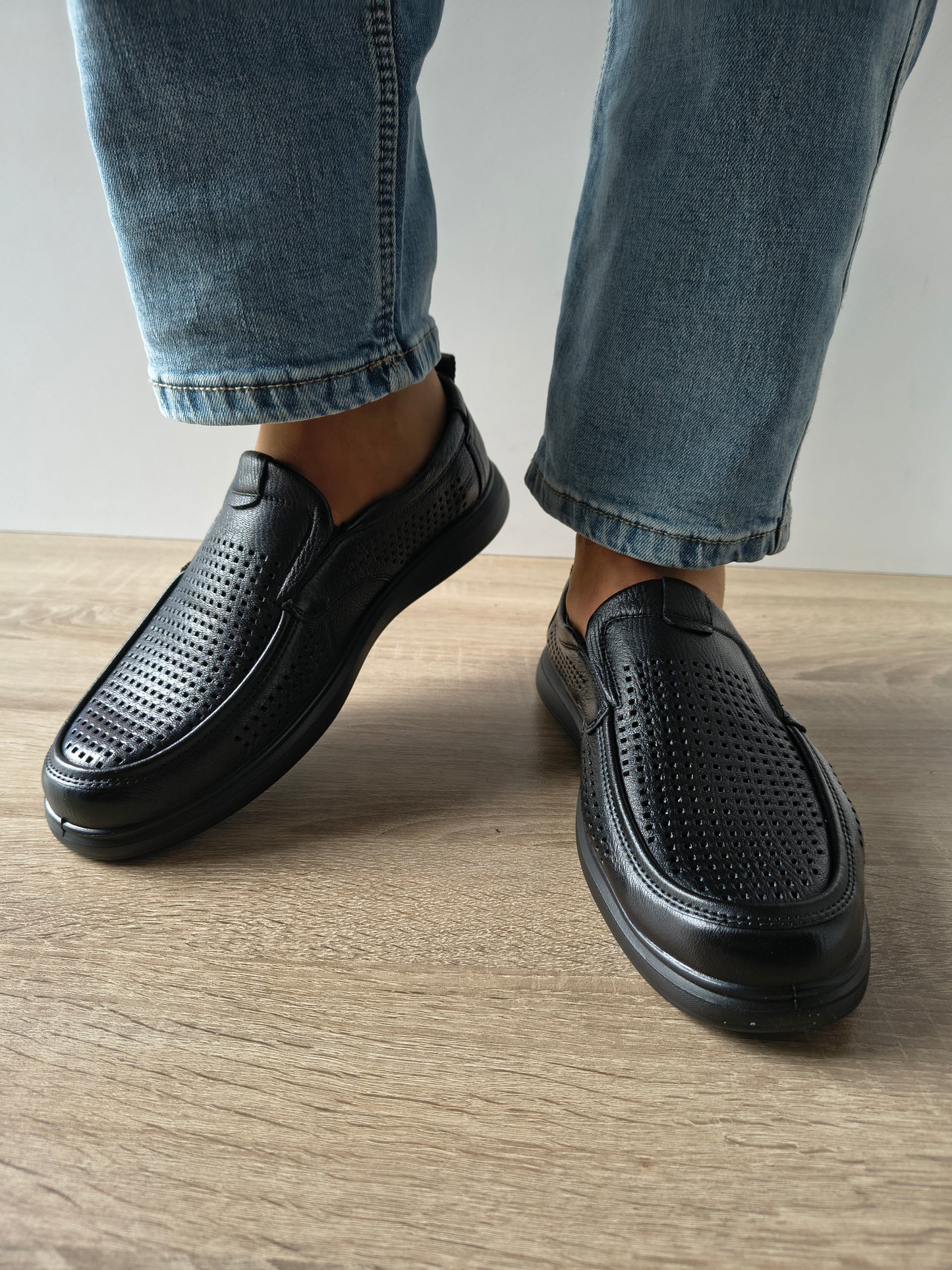 PANTOFI PERFORATI BARBATI MELS 26027 NEGRU
