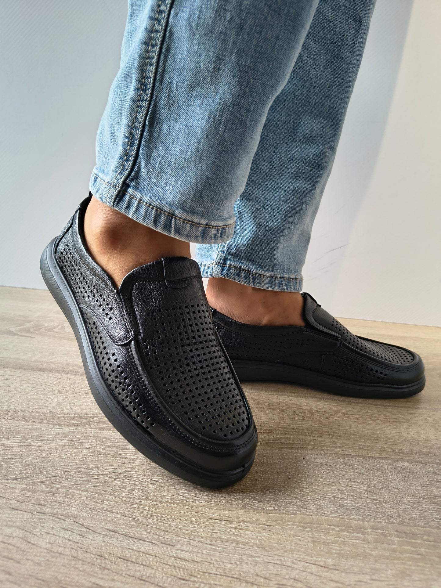 PANTOFI PERFORATI BARBATI MELS 26027 NEGRU