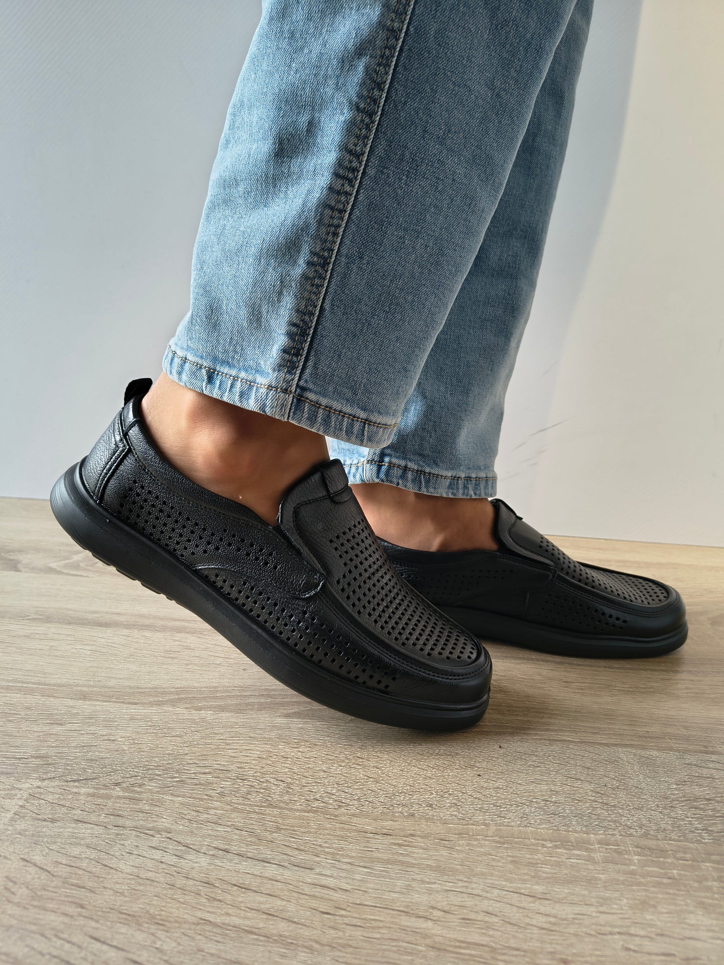 PANTOFI PERFORATI BARBATI MELS 26027 NEGRU