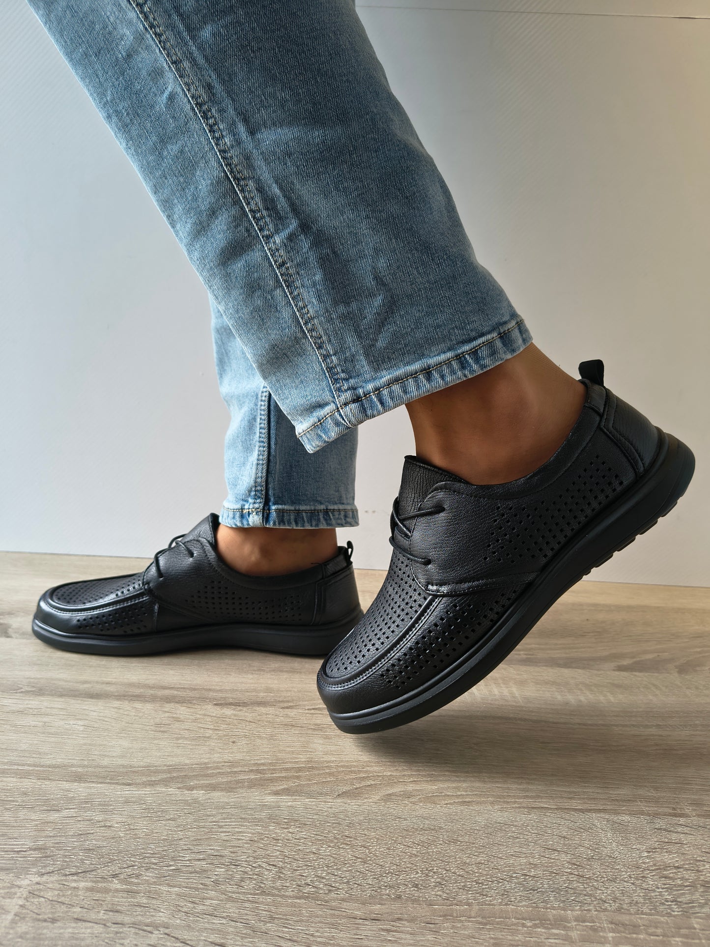PANTOFI PERFORATI BARBATI MELS 26030 NEGRU