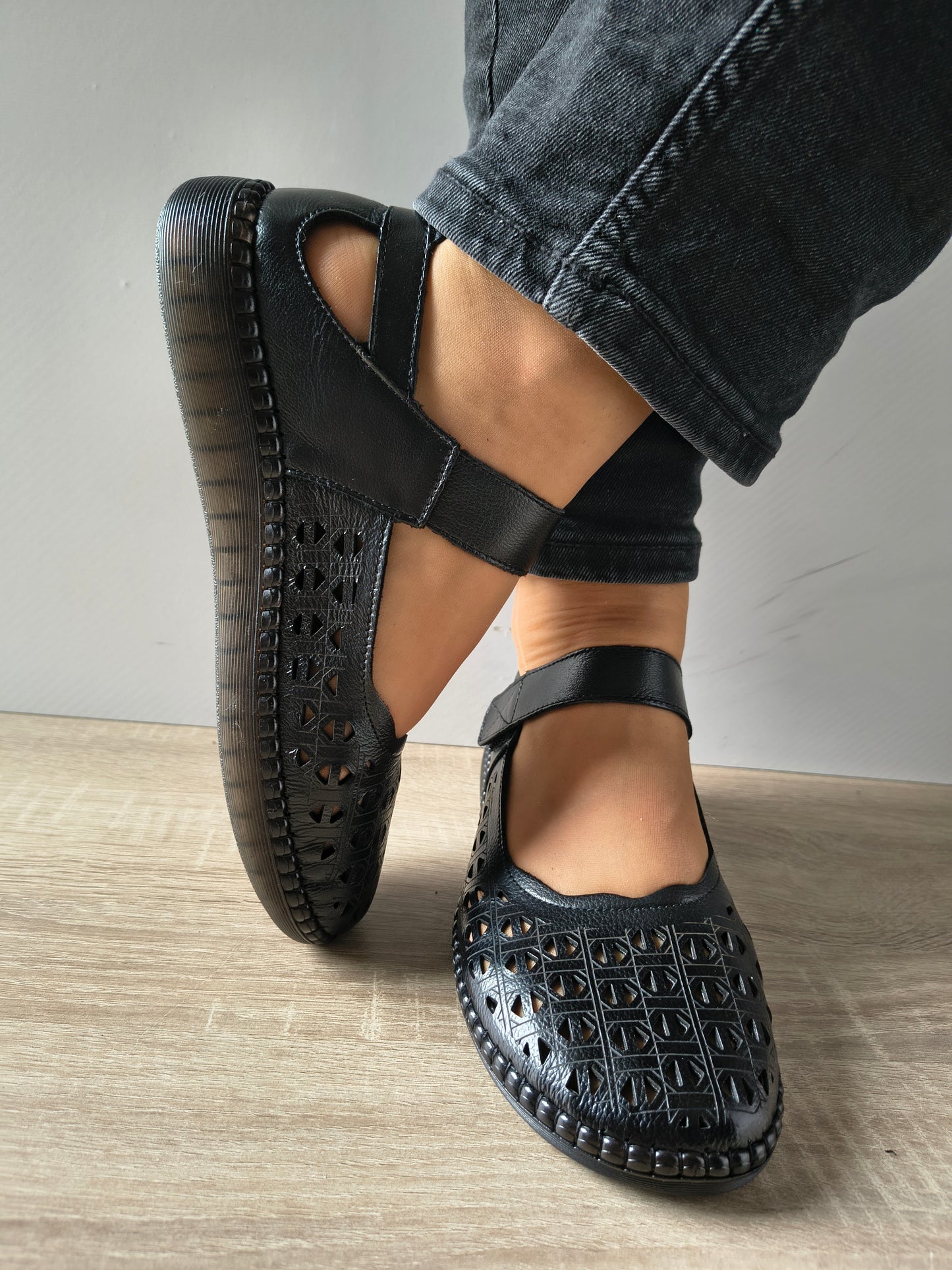 PANTOFI PERFORATI DAMA FORMAZIONE S9686 NEGRU