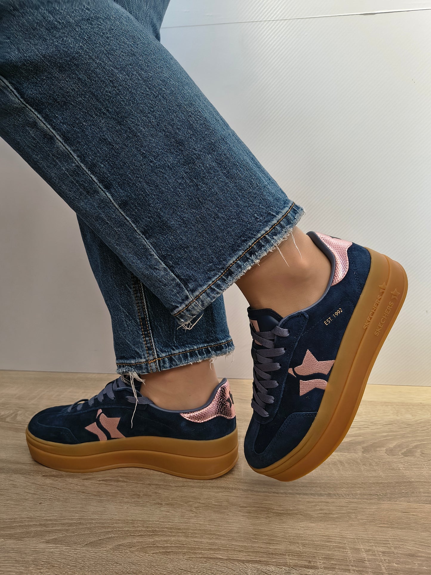 PANTOFI CASUAL DAMA SKECHERS 185430 NVPK ALBASTRU VELUR
