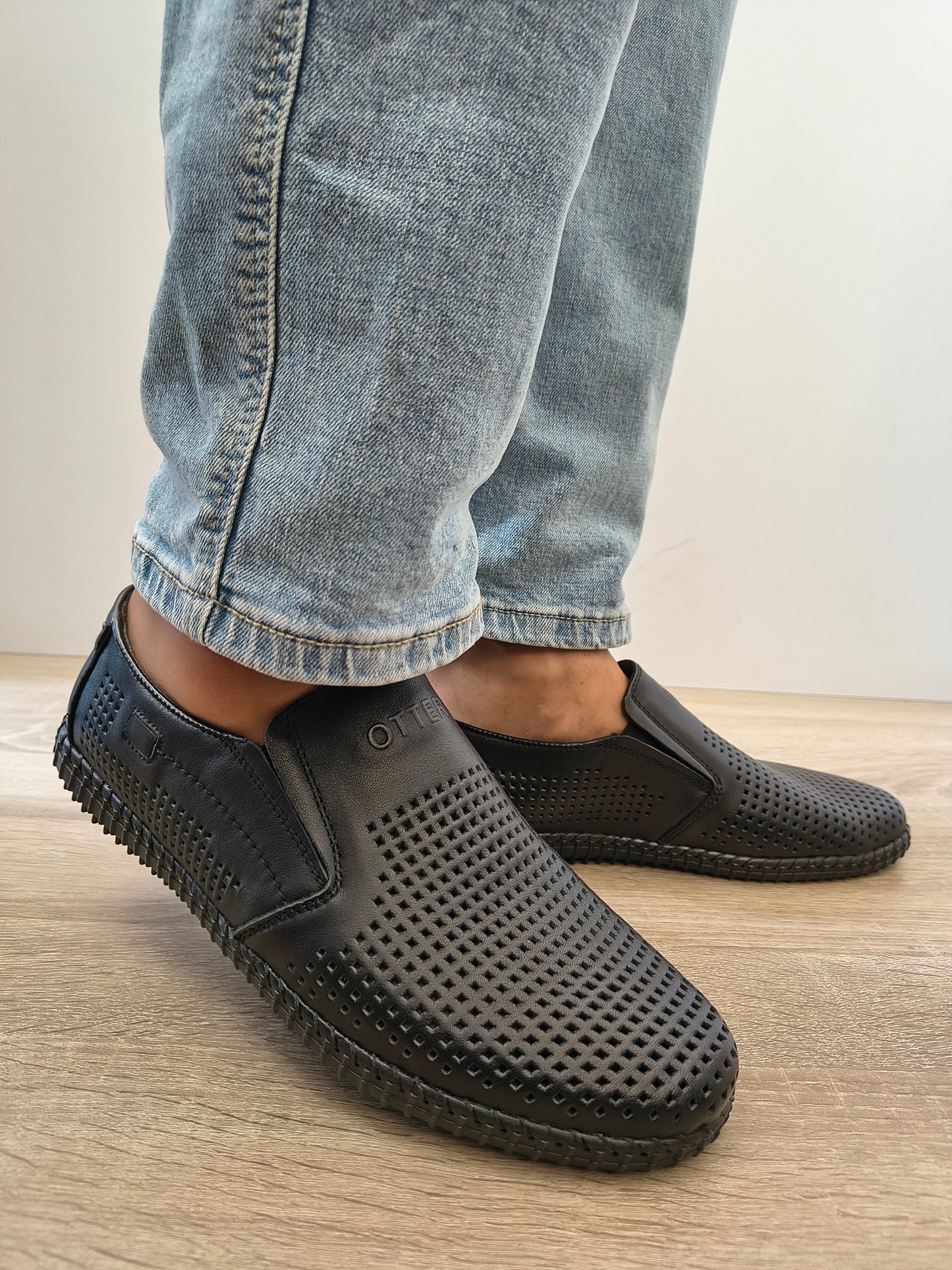 Pantofi Perforati Bărbați Otter 80005A 01-N Negru - Piele Naturală Nubuck