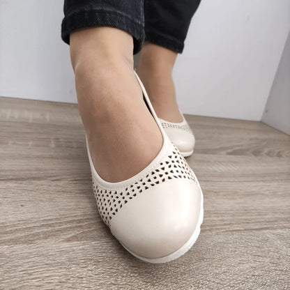 PANTOFI CASUAL PERFORATI DAMA CAPRICE 22151-42 ALBI PERLAT