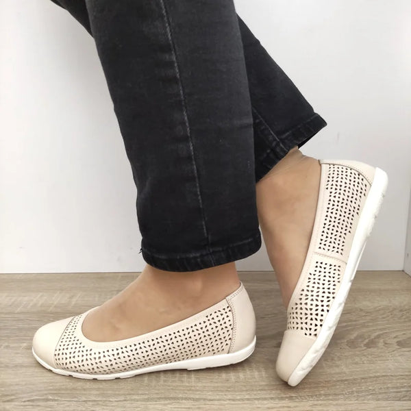 PANTOFI CASUAL PERFORATI DAMA CAPRICE 22151-42 ALBI PERLAT - imagine 2