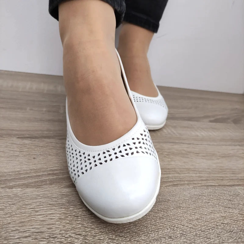 PANTOFI CASUAL PERFORATI DAMA CAPRICE 22151-42 ALBI - imagine 4