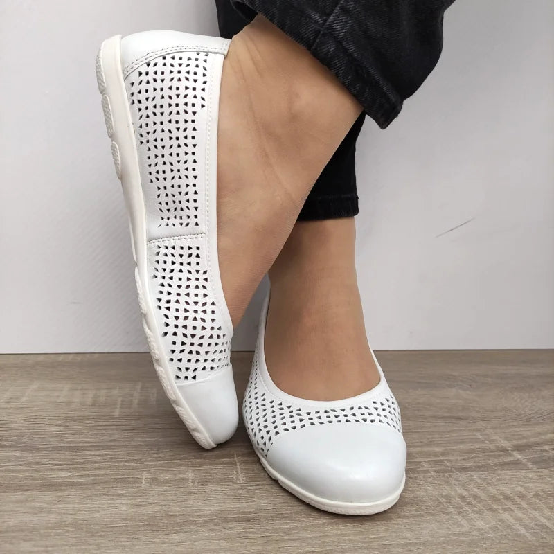 PANTOFI CASUAL PERFORATI DAMA CAPRICE 22151-42 ALBI - imagine 5