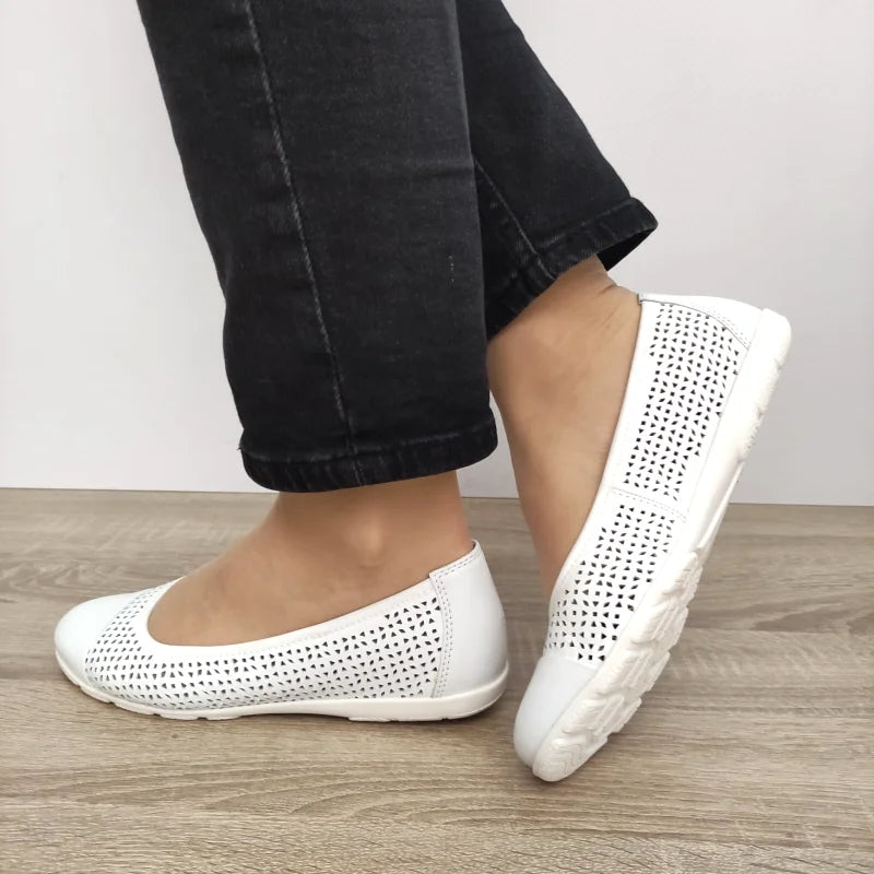 PANTOFI CASUAL PERFORATI DAMA CAPRICE 22151-42 ALBI - imagine 2