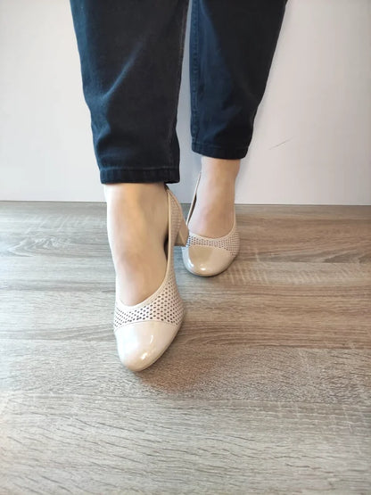 PANTOFI CASUAL PERFORATI DAMA CAPRICE 22504-44 BEJ CU LAC