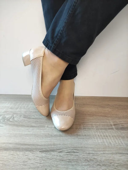 PANTOFI CASUAL PERFORATI DAMA CAPRICE 22504-44 BEJ CU LAC