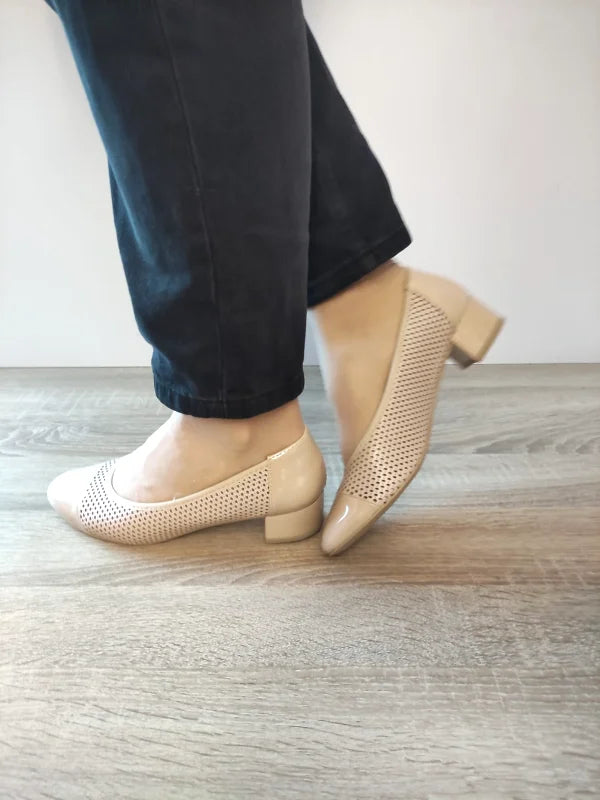 PANTOFI CASUAL PERFORATI DAMA CAPRICE 22504-44 BEJ CU LAC