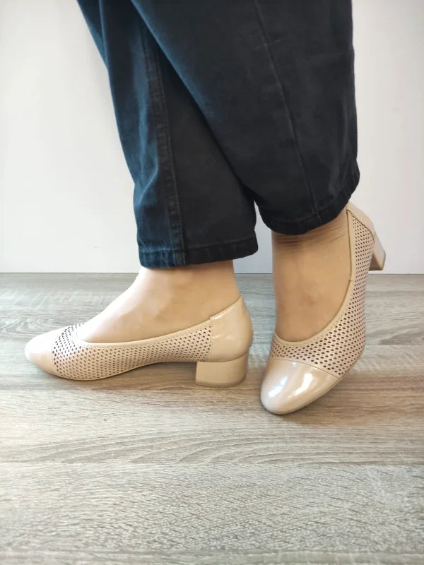 PANTOFI CASUAL PERFORATI DAMA CAPRICE 22504-44 BEJ CU LAC - imagine 2