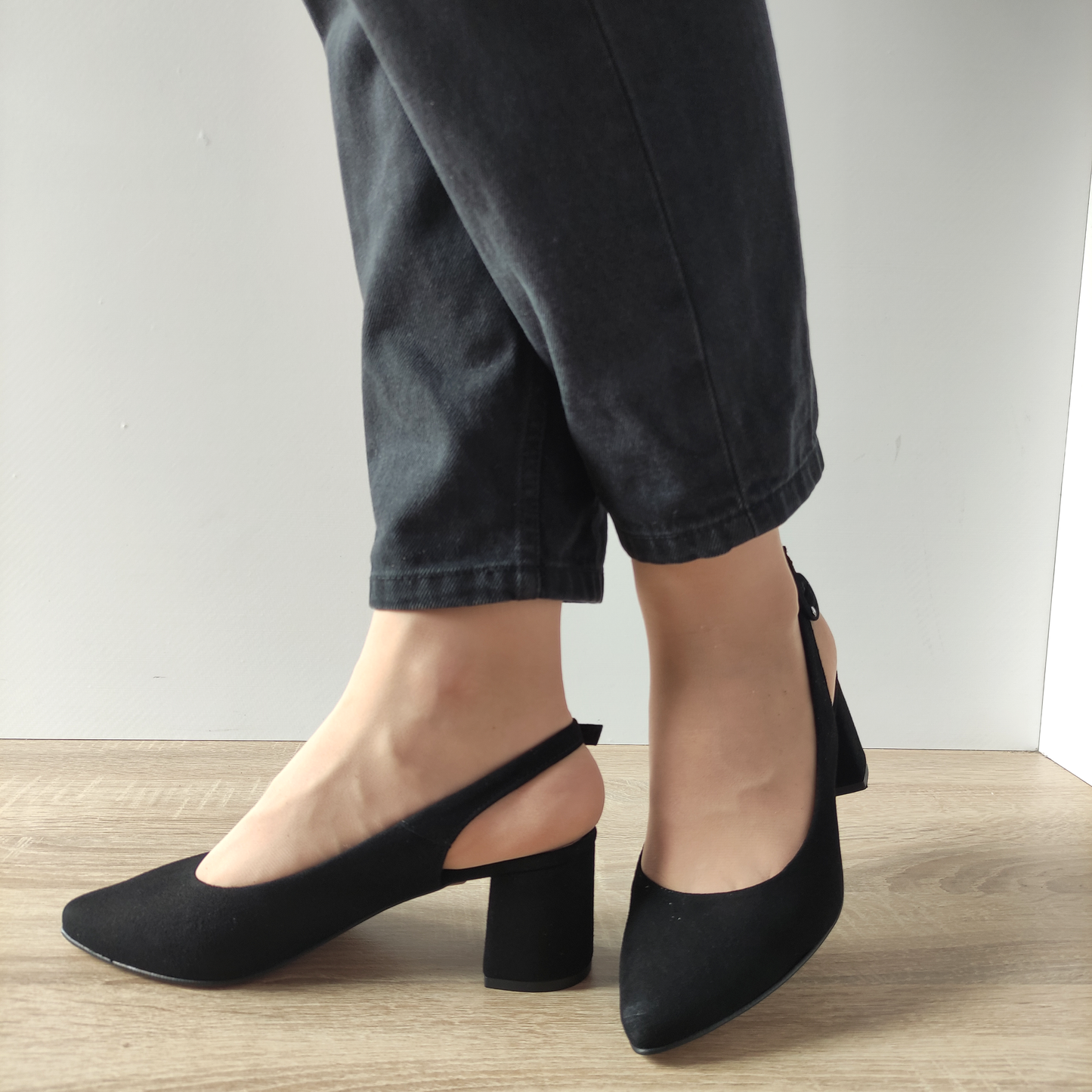PANTOFI DECUPATI DAMA AGA E1230.19