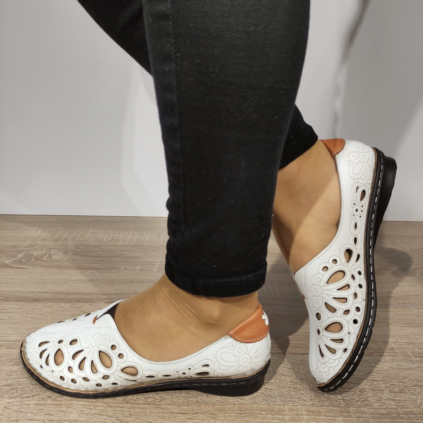 PANTOFI PERFORATI CASUAL DAMA ANNA VIOTTI 2104-1 ALBI