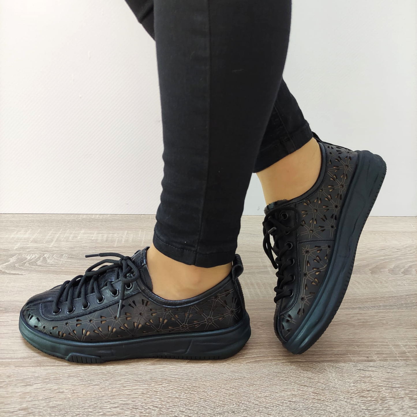 PANTOFI PERFORATI CASUAL DAMA FORMAZIONE 98088 NEGRI