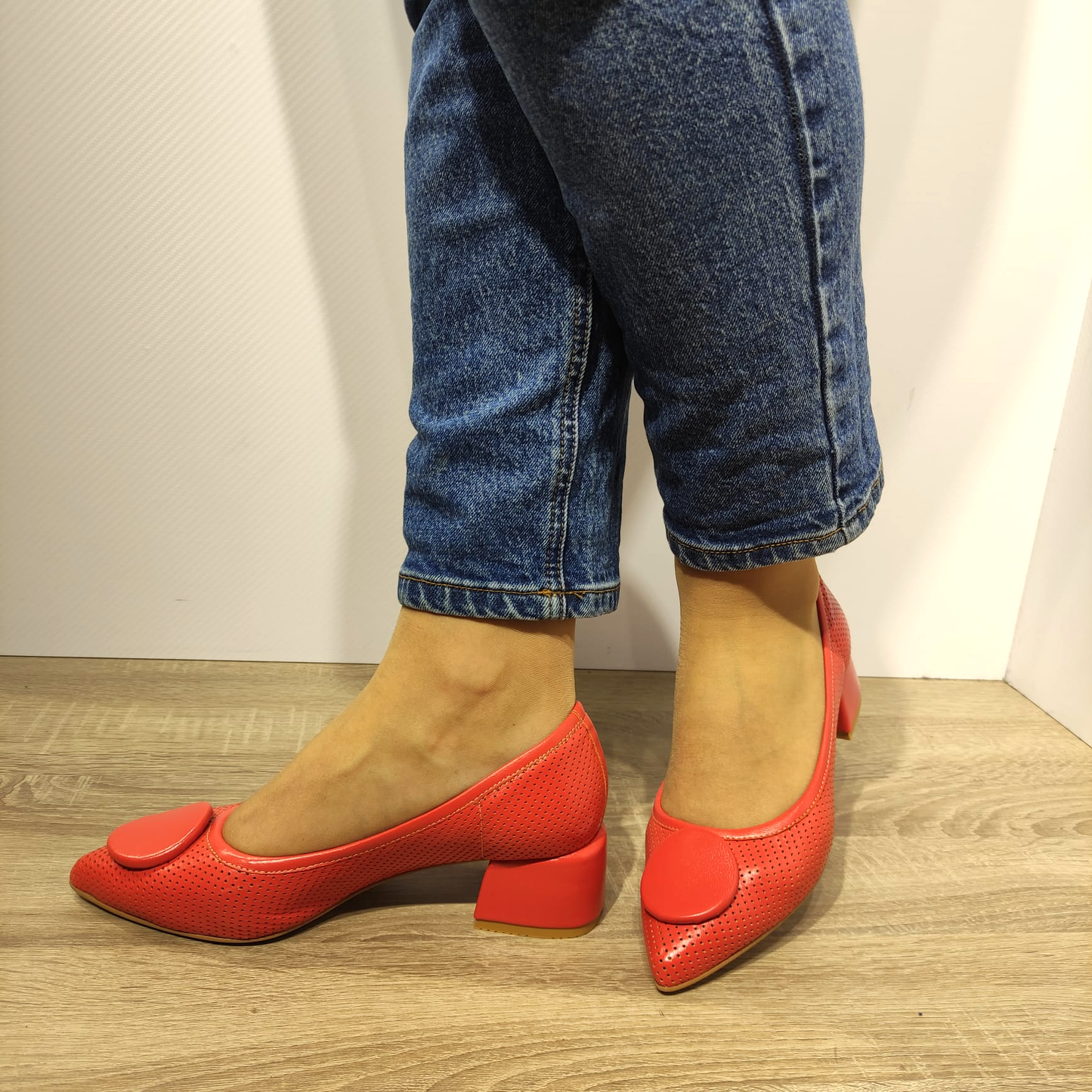 PANTOFI PERFORATI DAMA AGA 1237.2813 ROSII CORAL