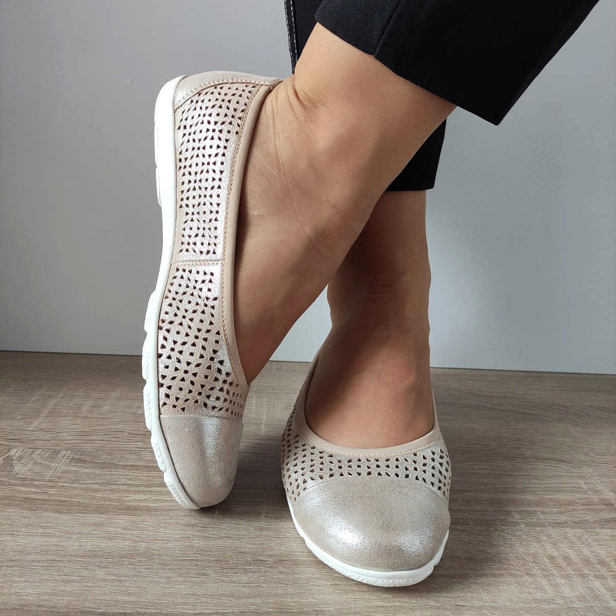 PANTOFI CASUAL PERFORATI DAMA CAPRICE 22151-42 BEJ METALIC - imagine 3