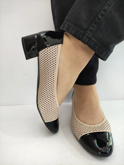 PANTOFI PERFORATI DAMA CAPRICE 22504-44 BEJ CU NEGRU LAC