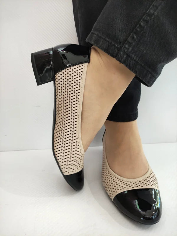 PANTOFI PERFORATI DAMA CAPRICE 22504-44 BEJ CU NEGRU LAC - imagine 3
