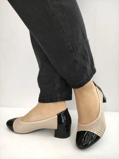 PANTOFI PERFORATI DAMA CAPRICE 22504-44 BEJ CU NEGRU LAC