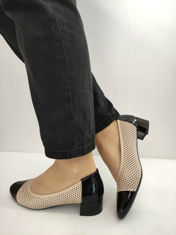 PANTOFI PERFORATI DAMA CAPRICE 22504-44 BEJ CU NEGRU LAC - imagine 2