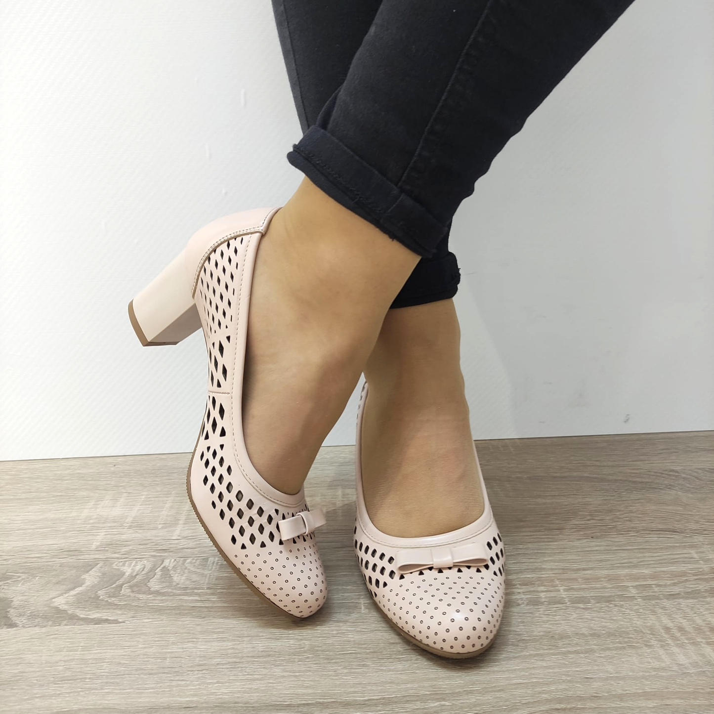 PANTOFI ELEGANTI PERFORATI DAMA CONHPOL T-990-626 NUDE