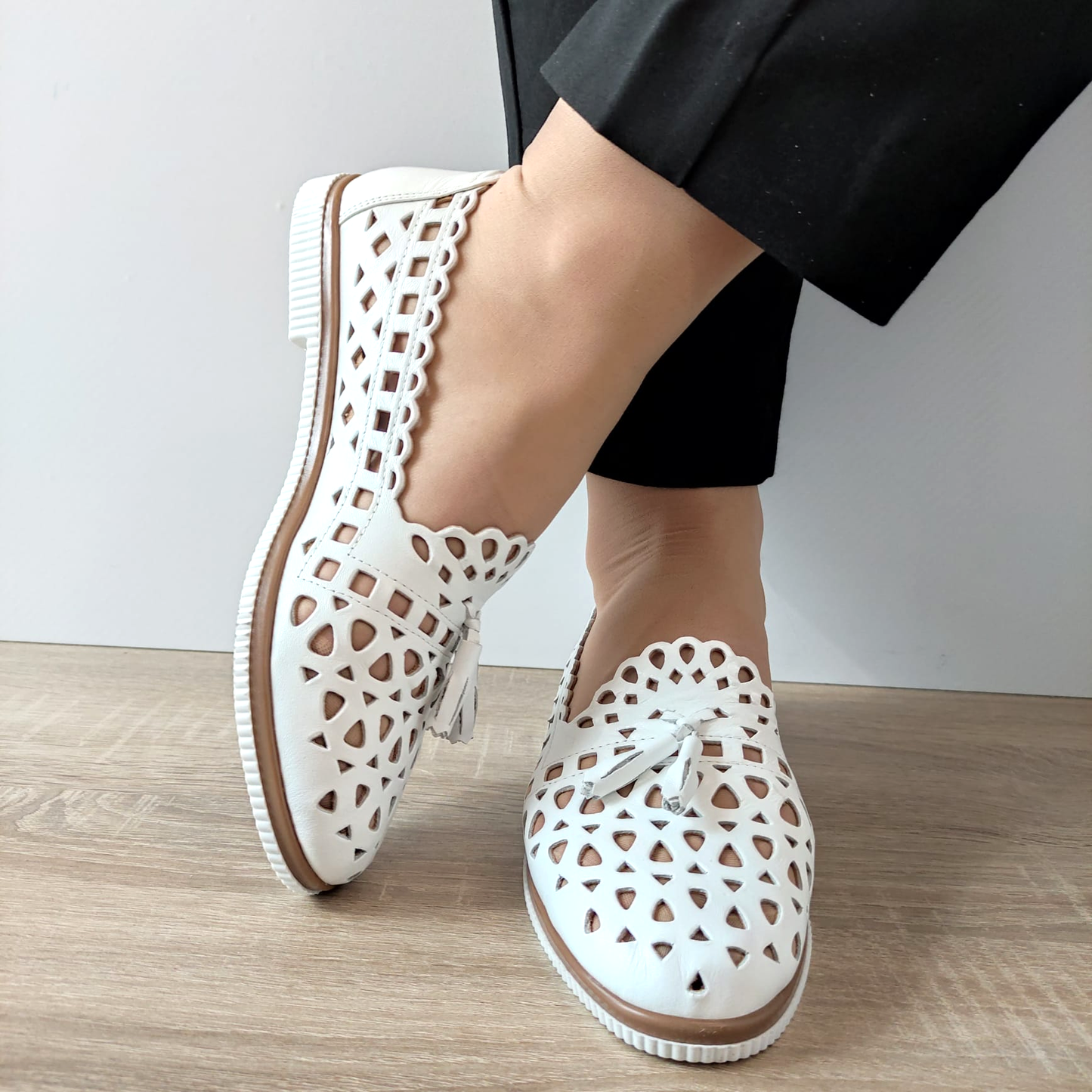 PANTOFI PERFORATI DAMA DOGATI 105-08 ALBI