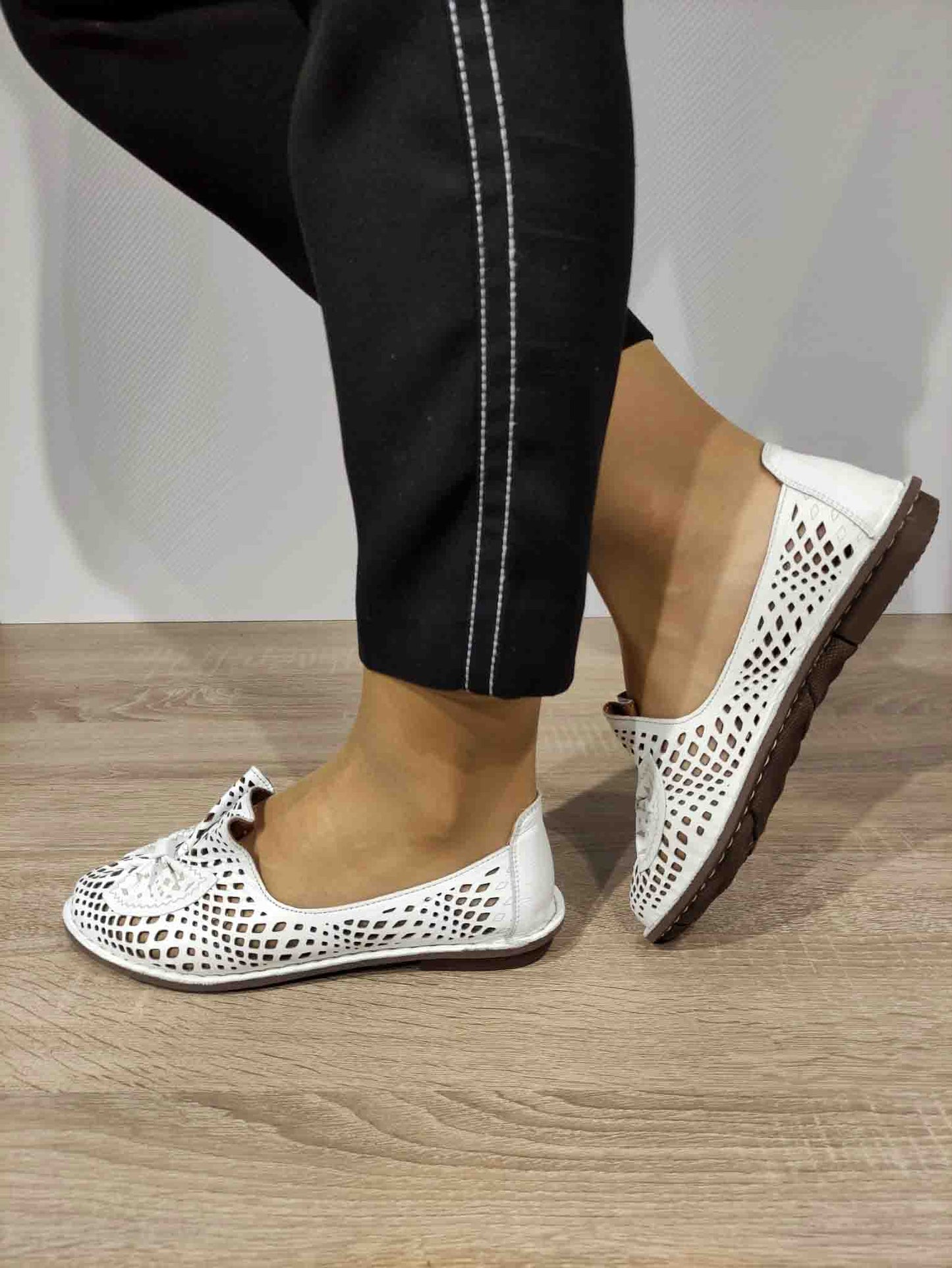 PANTOFI CASUAL PERFORATI DAMA DOGATI 122-1 ALBI