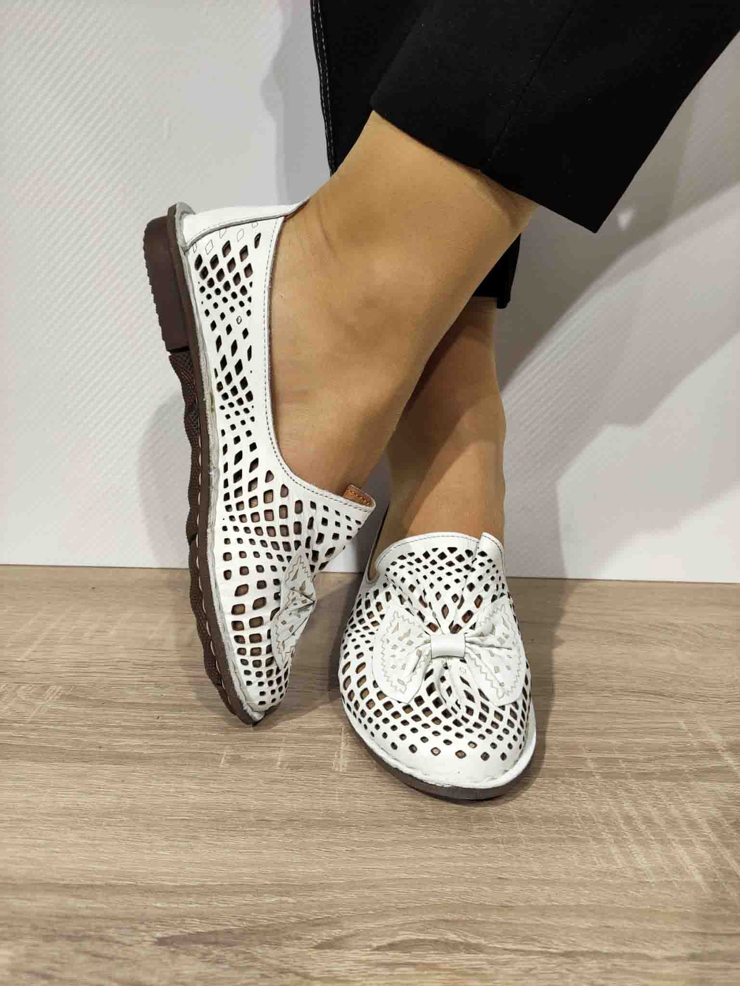 PANTOFI CASUAL PERFORATI DAMA DOGATI 122-1 ALBI