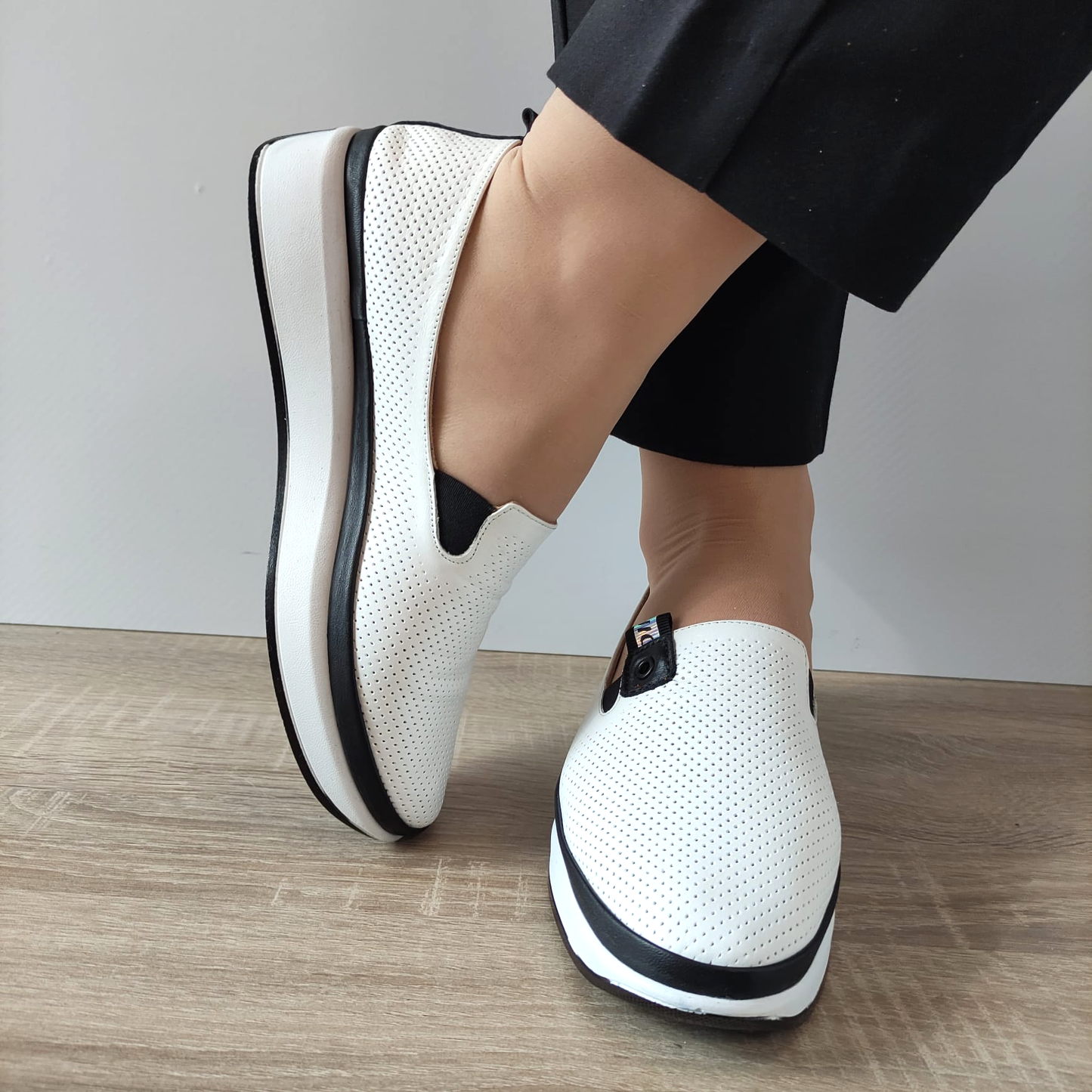 PANTOFI PERFORATI DAMA DOGATI 444 ALBI