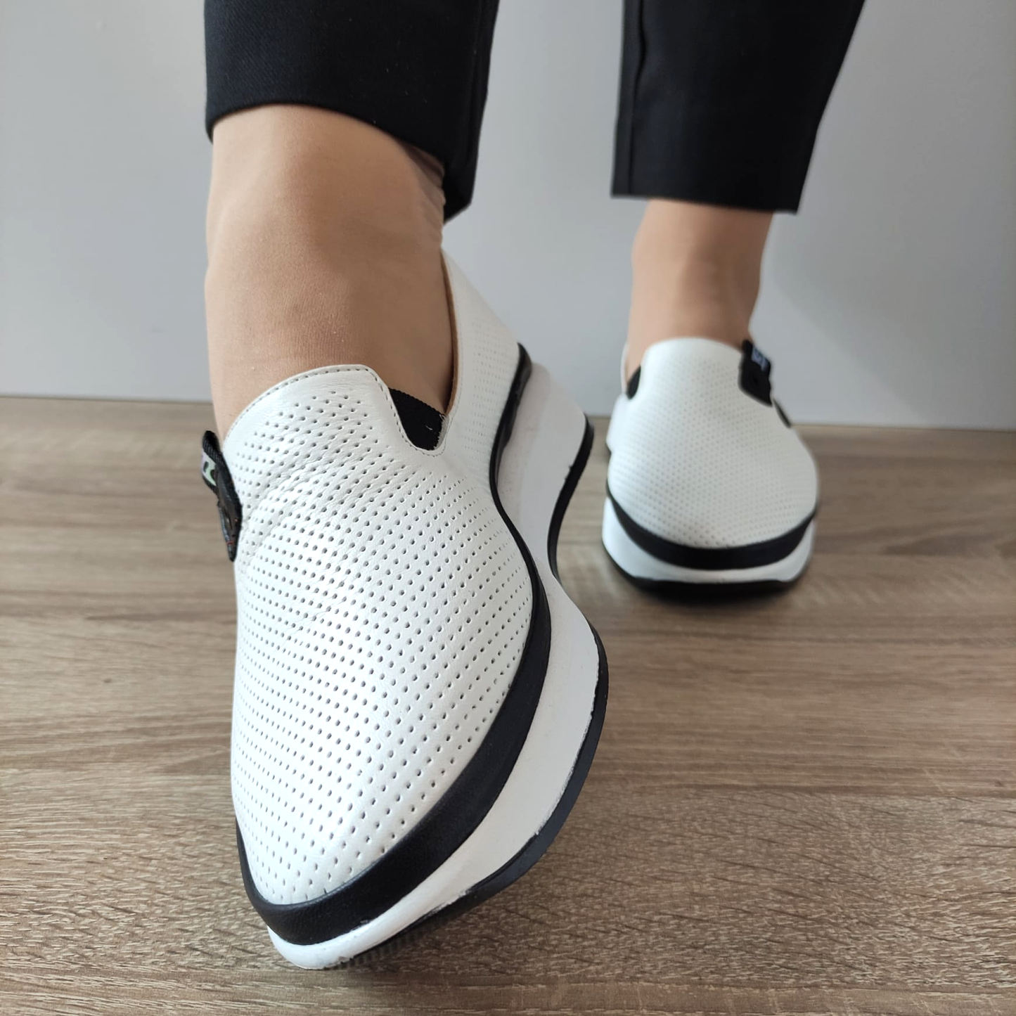 PANTOFI PERFORATI DAMA DOGATI 444 ALBI