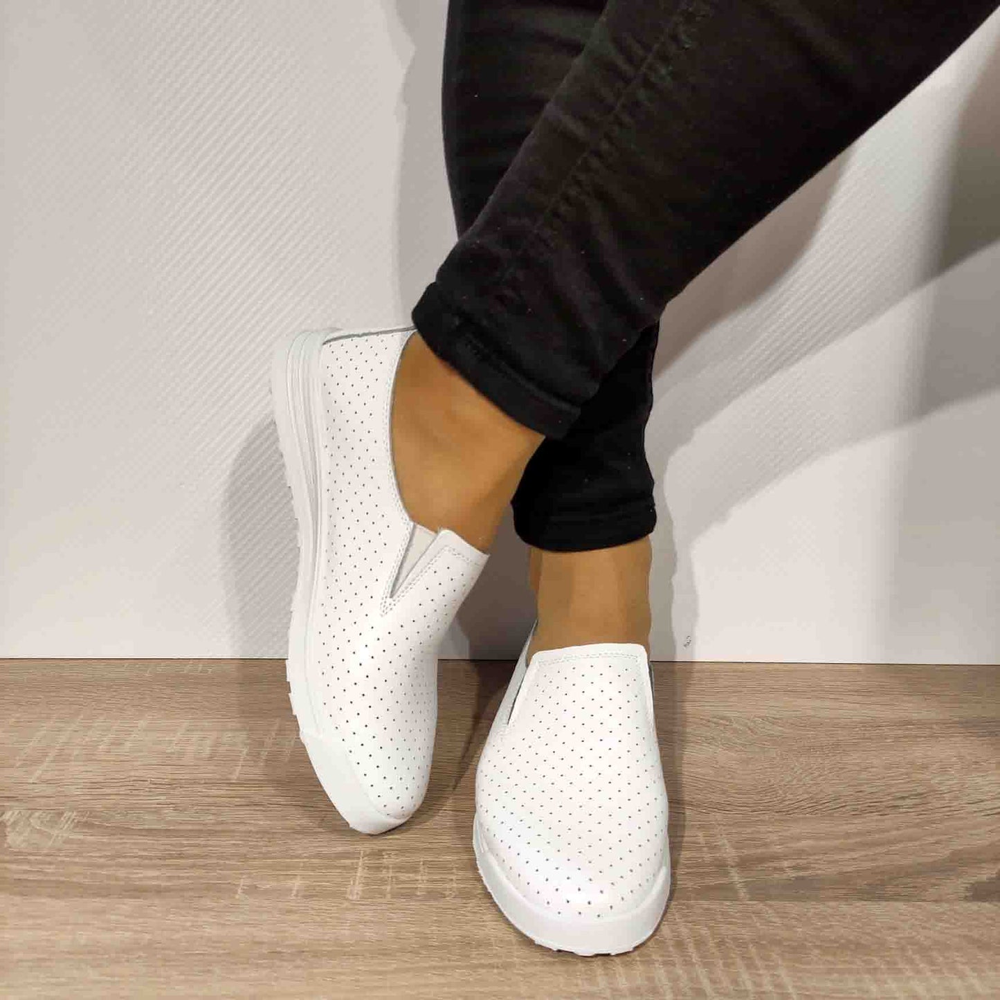 PANTOFI CASUAL PERFORATI DAMA FEELING 318 ALBI