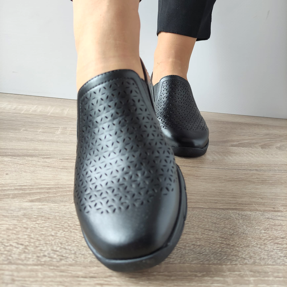 PANTOFI CASUAL PERFORATI DAMA JANA 24665-42 NEGRI - imagine 5