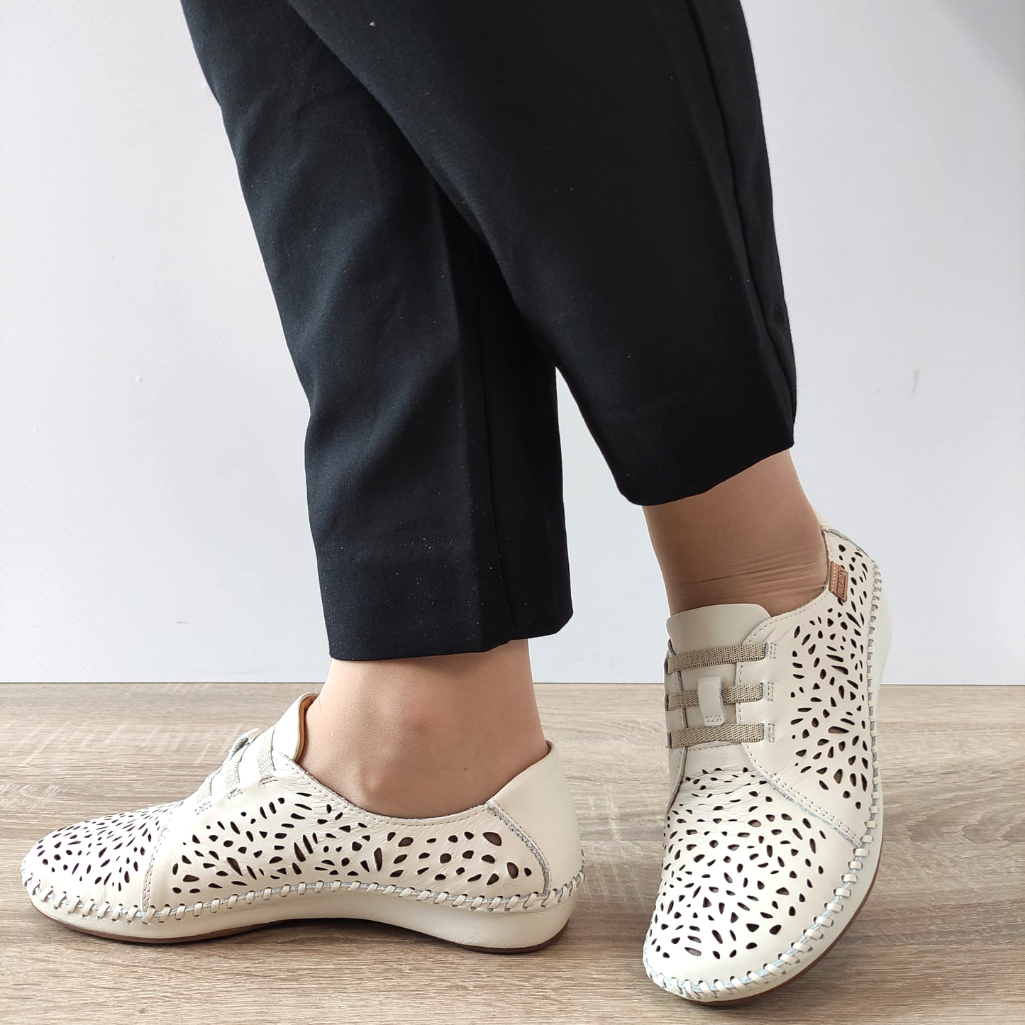 PANTOFI PERFORATI DAMA PIKOLINOS 655-4783 CREM NATA