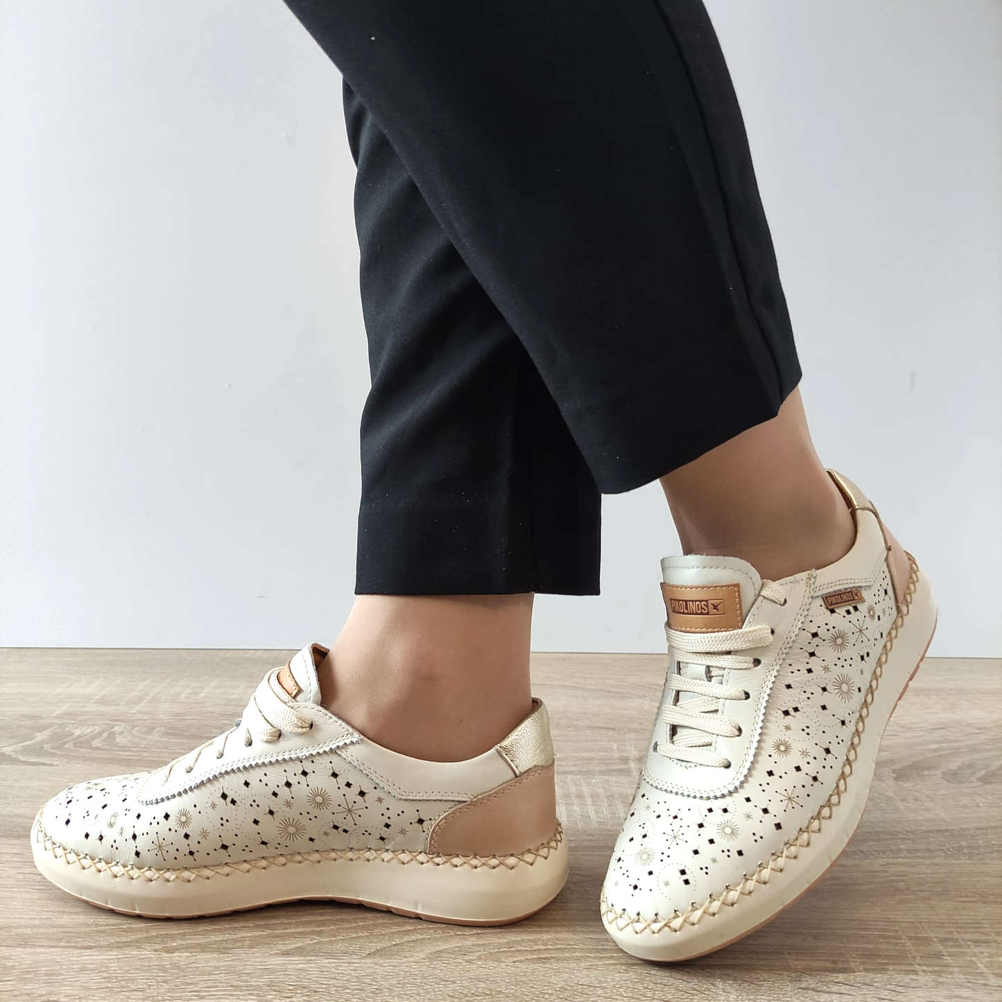 PANTOFI PERFORATI DAMA PIKOLINOS W6B-6515C1 BEJ NATA