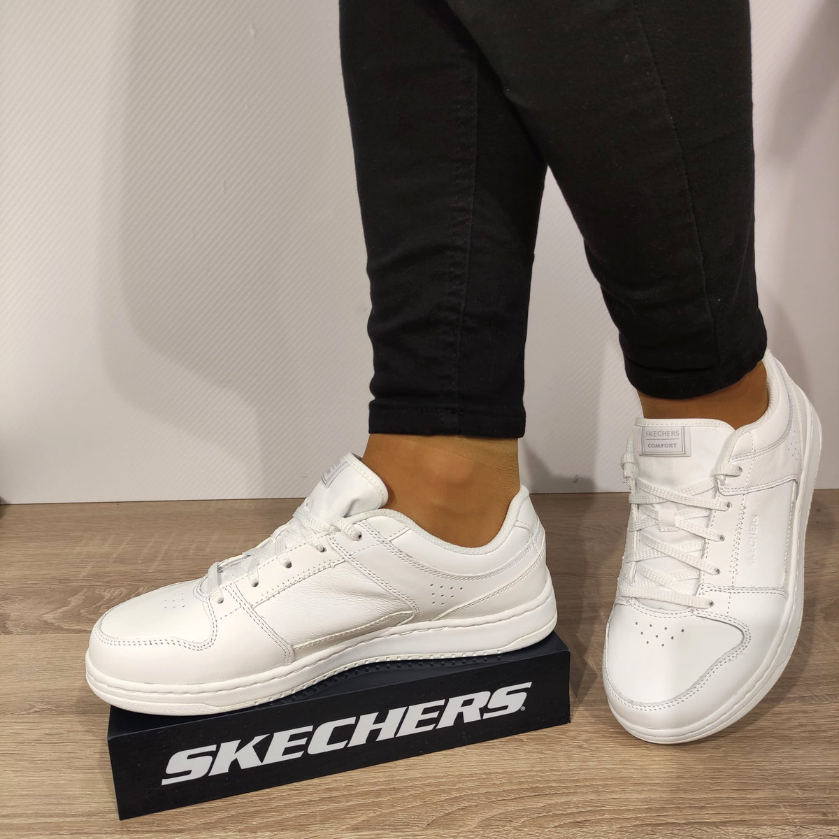 PANTOFI SPORT ADOLESCENTI (FETE / BAIETI) SKECHERS 104350 ALBI - imagine 4