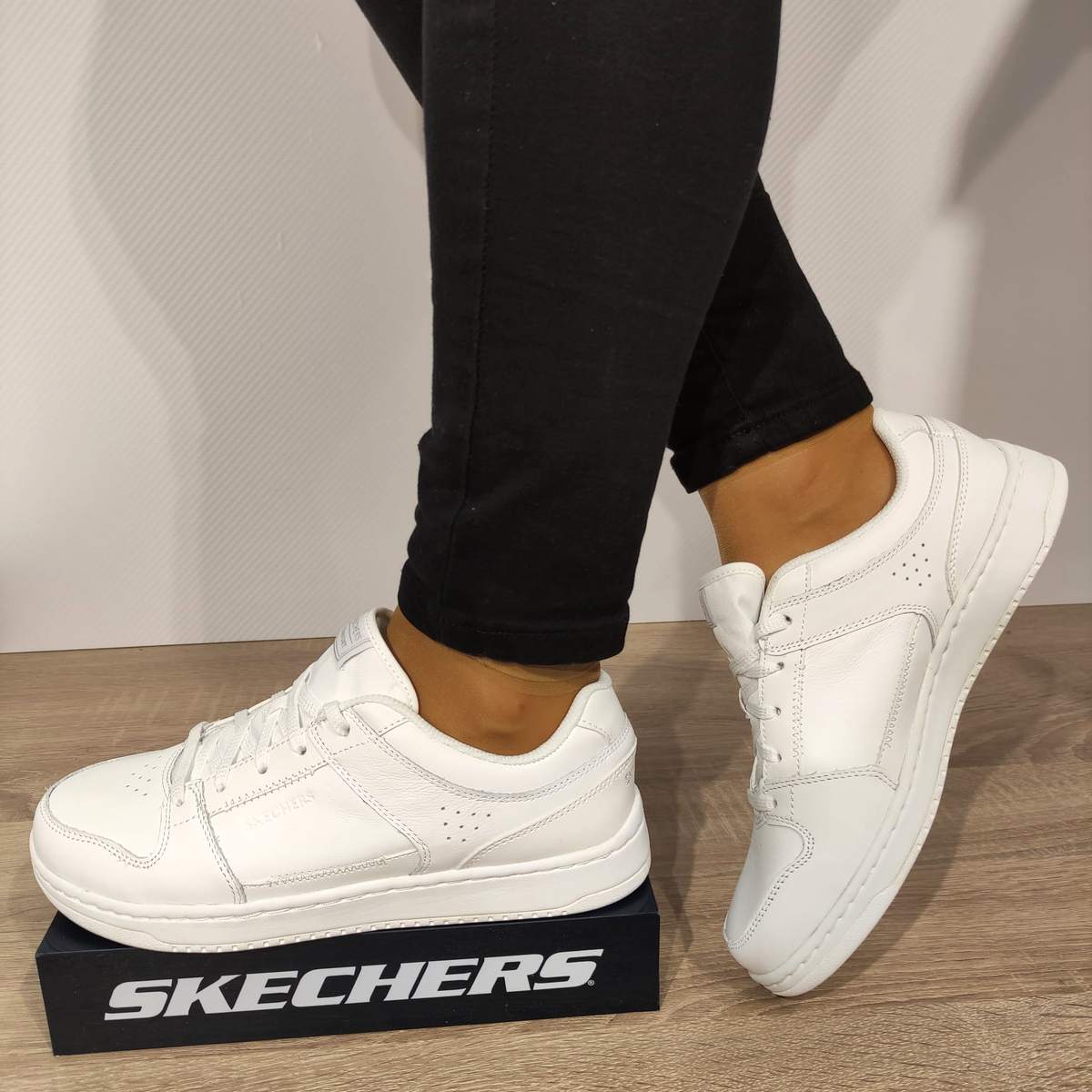 PANTOFI SPORT ADOLESCENTI (FETE / BAIETI) SKECHERS 104350 ALBI - imagine 2