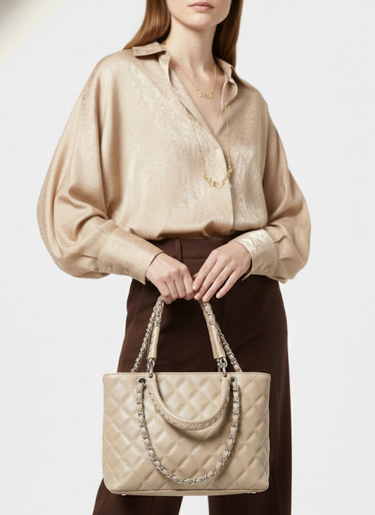 Geantă Damă Pelleteria Taupe – Piele, Model Matlasat, Lanț Metalic Elegant