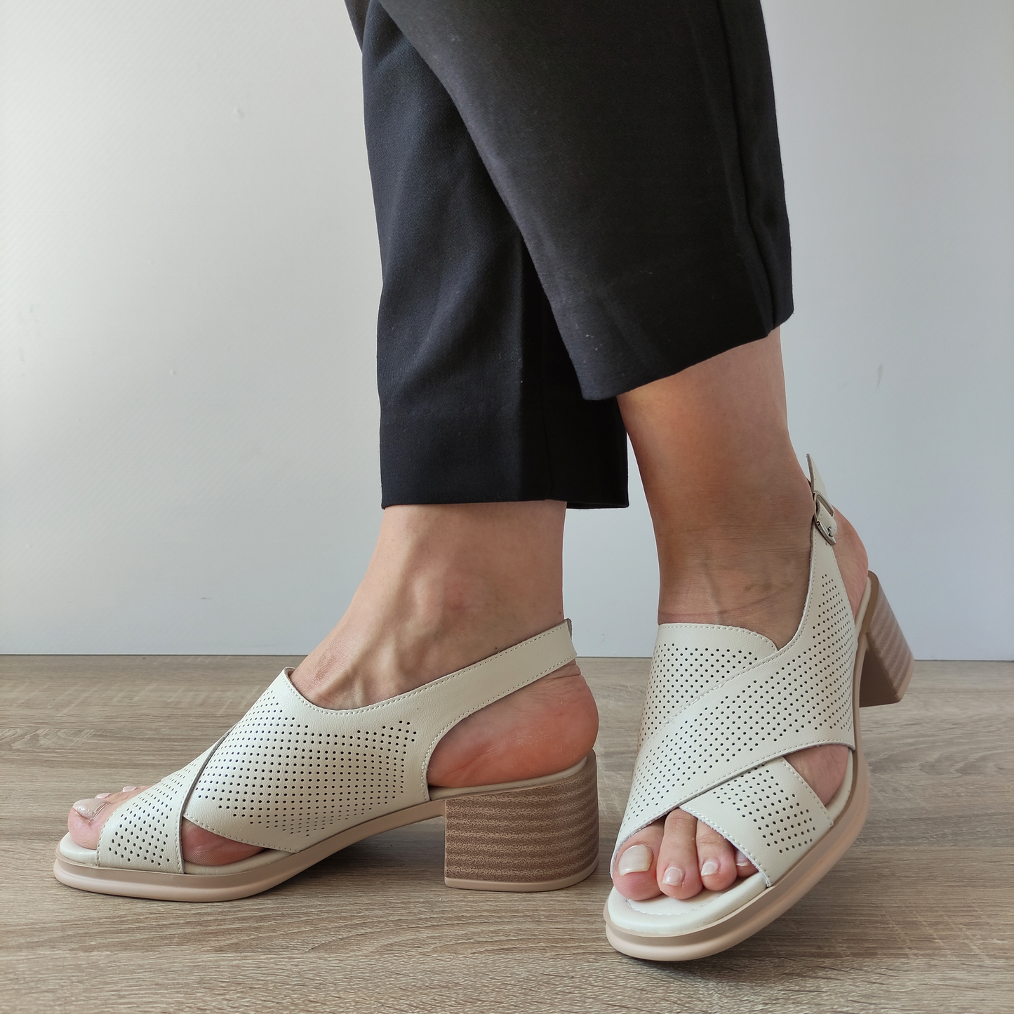 SANDALE CASUAL DAMA PASS 40004B 52-N CREM