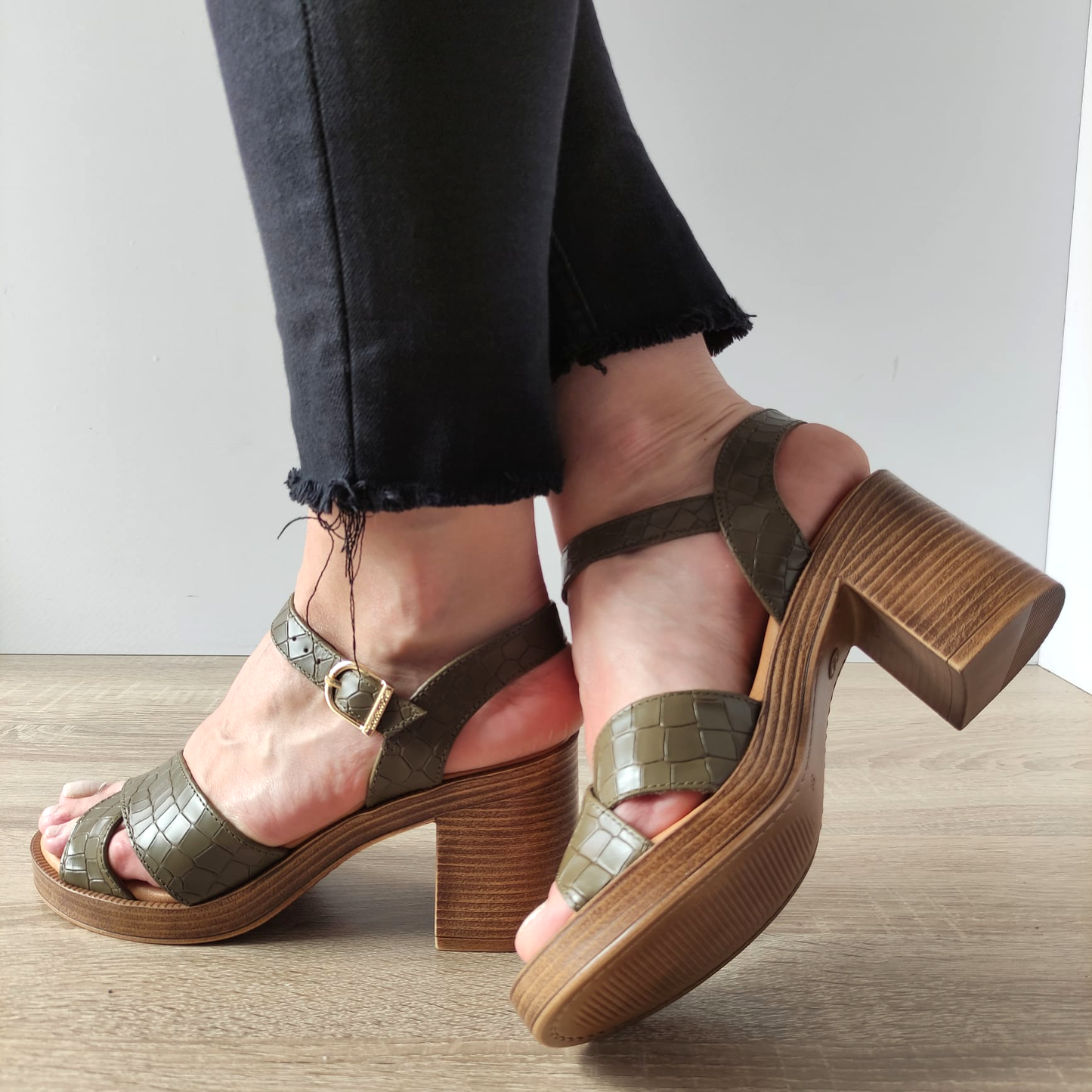 SANDALE CASUAL DAMA TAMARIS 28022-42 OLIVE STRUCTURE