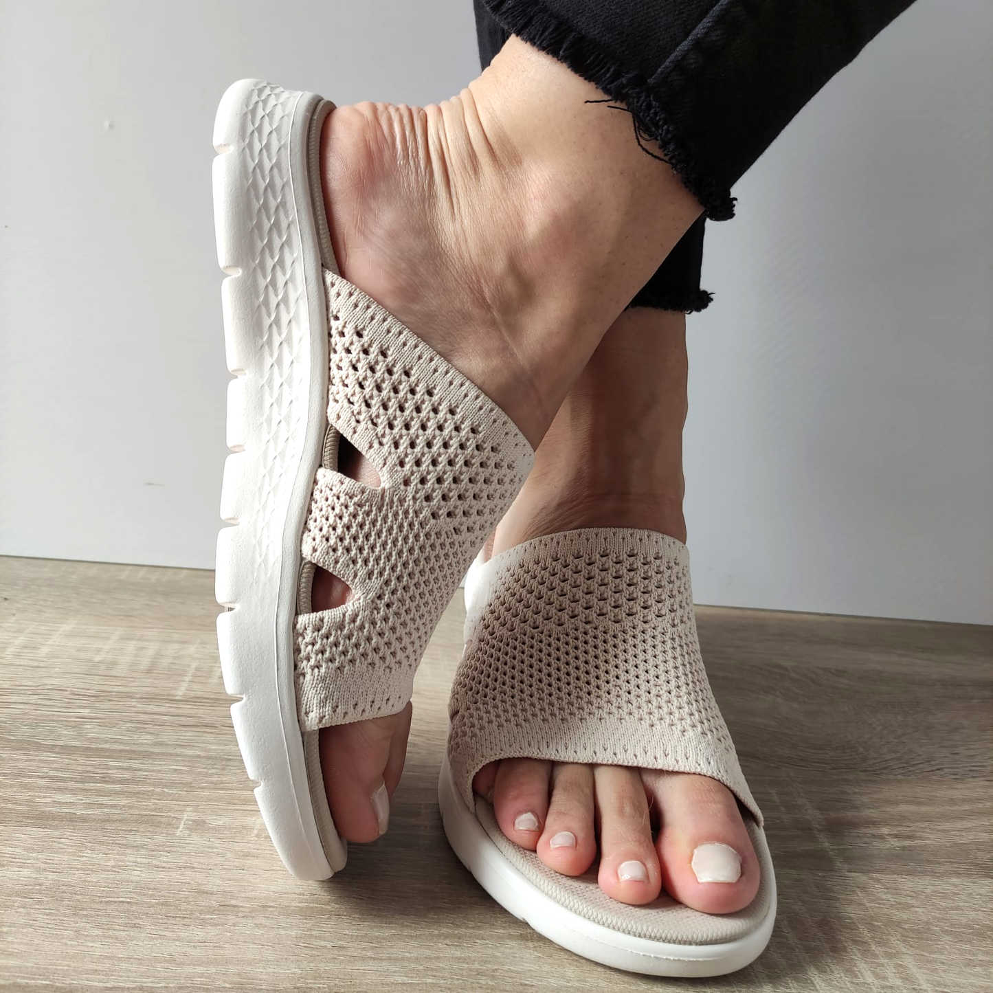 SLAPI DAMA SKECHERS 141425 NAT