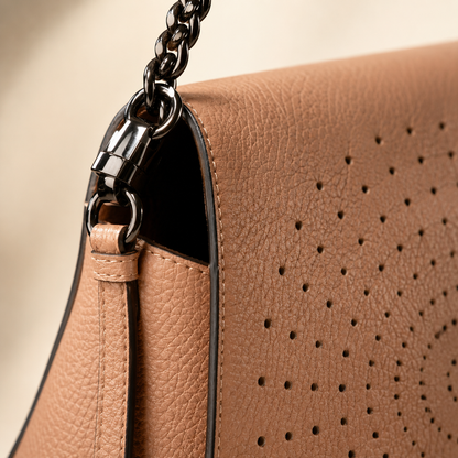 Geantă Damă Piele Roz Somon cu Design Floral Perforat | Made in Italy